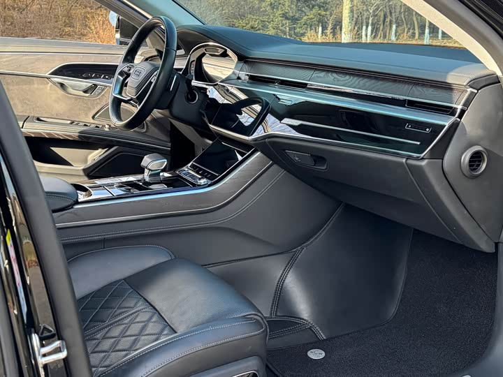 Фото 9 - Audi A8