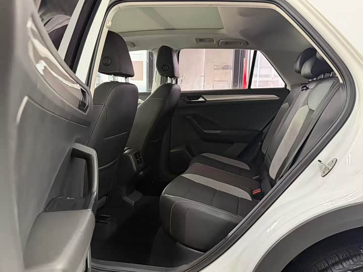 Фото 6 - Volkswagen T-Roc