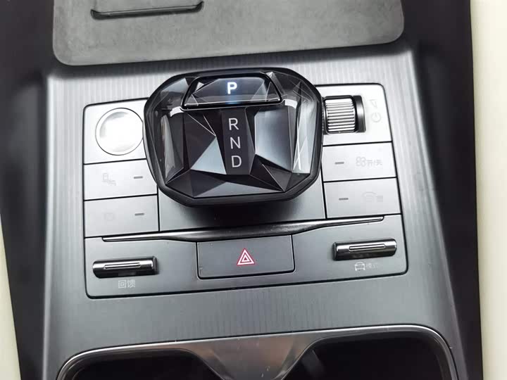 Фото 13 - BYD Song L