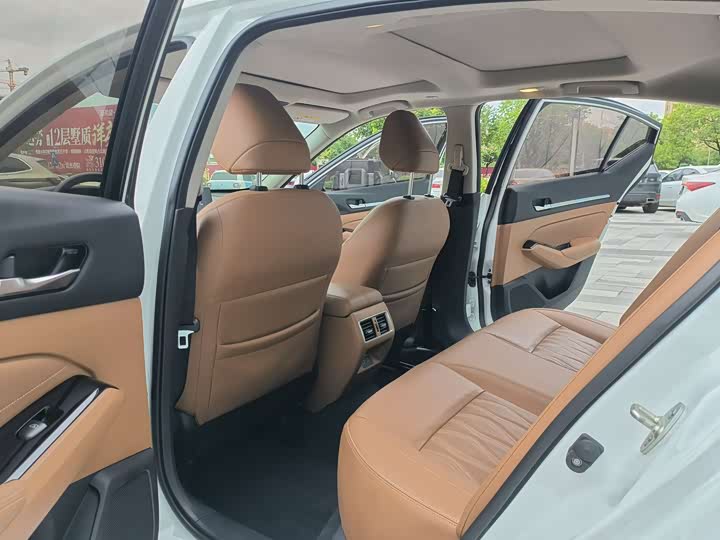 Фото 9 - Nissan Teana