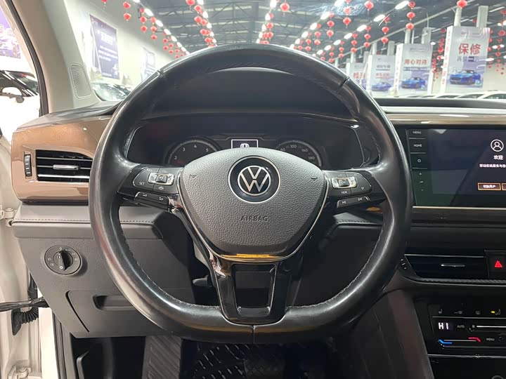 Фото 7 - Volkswagen Tharu