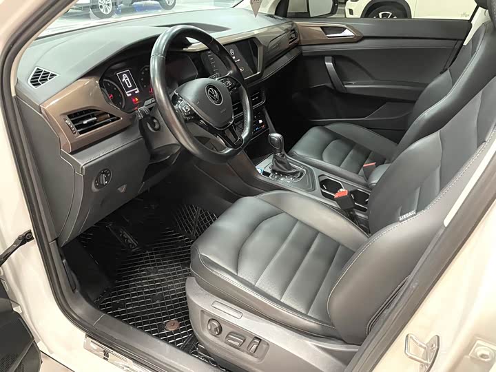 Фото 8 - Volkswagen Tharu