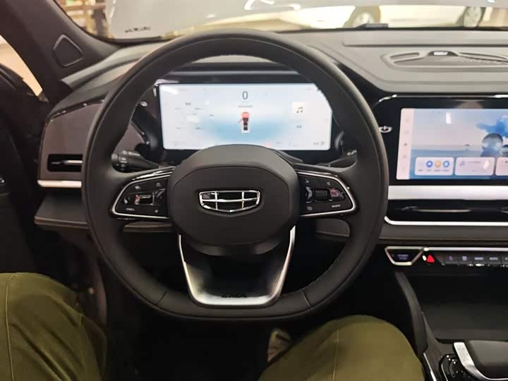 Фото 11 - Geely Monjaro