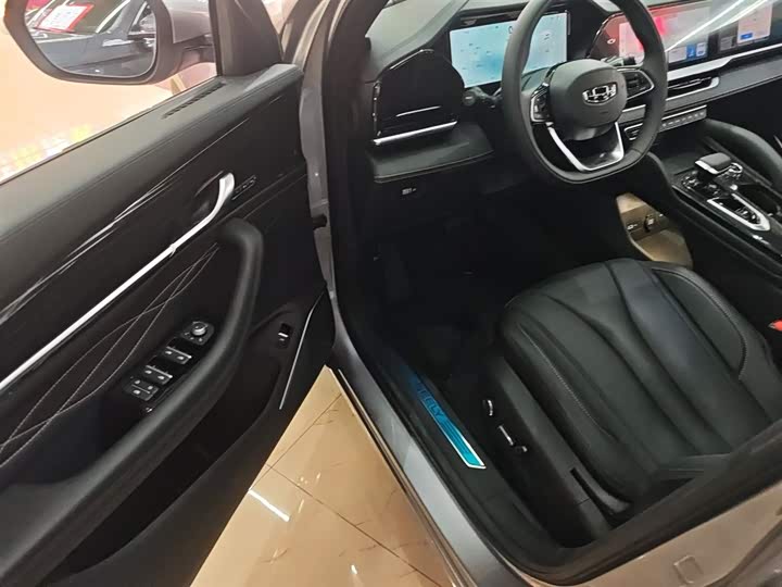 Фото 16 - Geely Monjaro