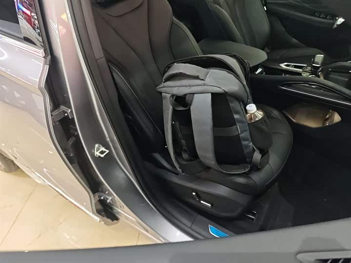 Фото 25 - Geely Monjaro