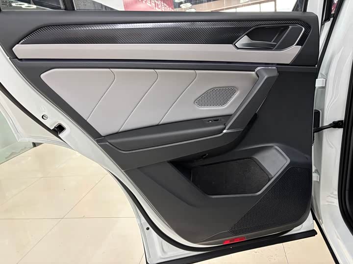 Фото 14 - Volkswagen Tayron