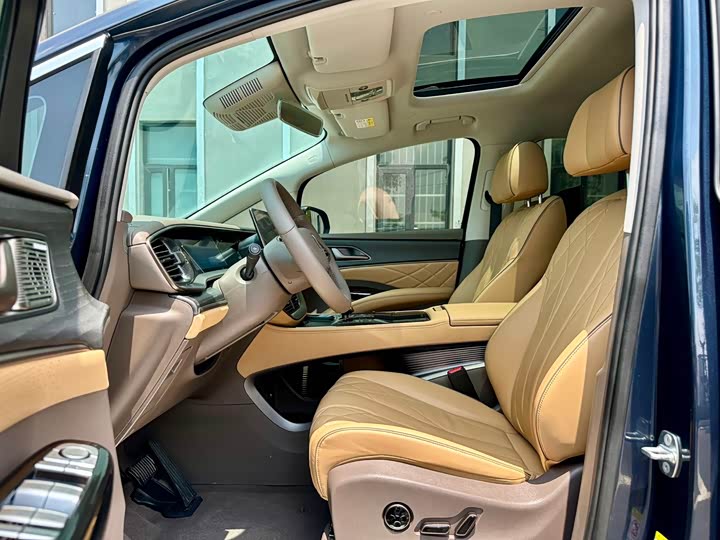 Фото 5 - Denza D9