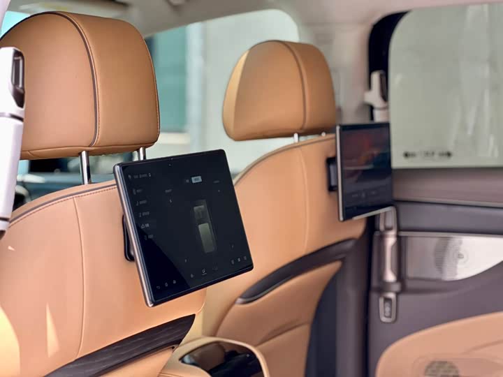 Фото 7 - Denza D9