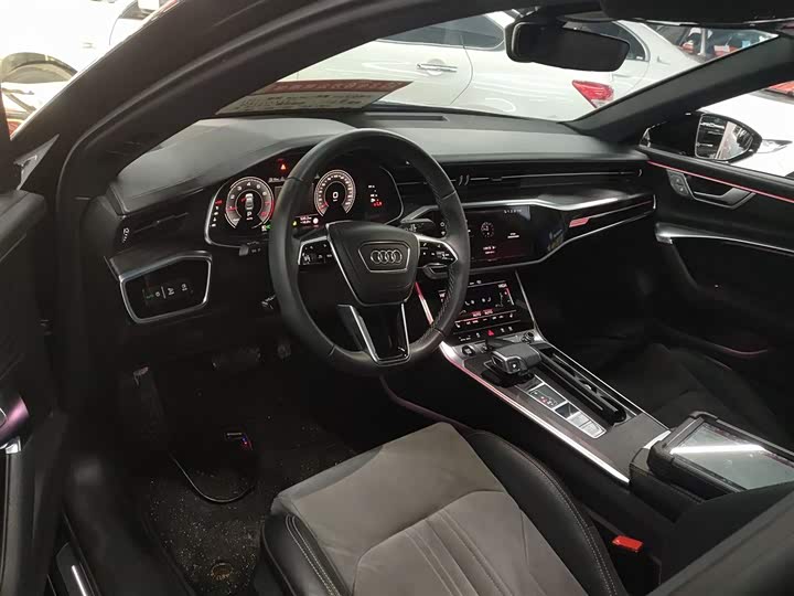 Фото 10 - Audi A6L