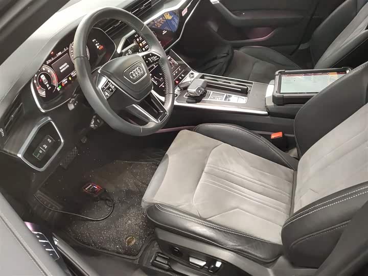 Фото 15 - Audi A6L