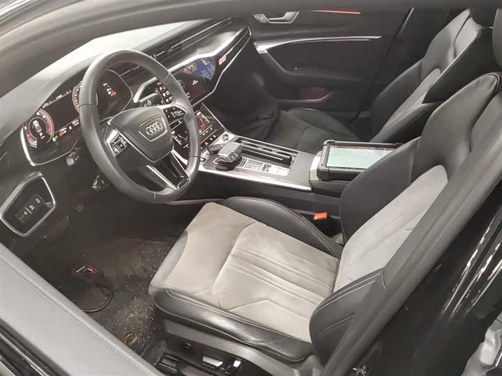 Фото 16 - Audi A6L