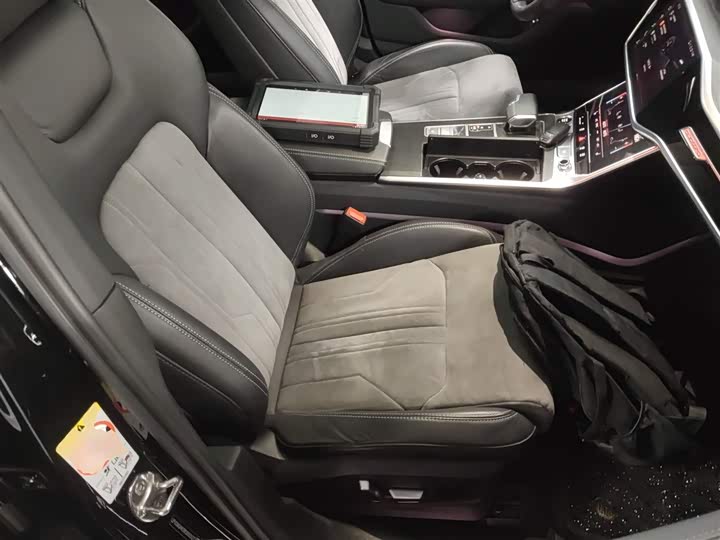 Фото 25 - Audi A6L