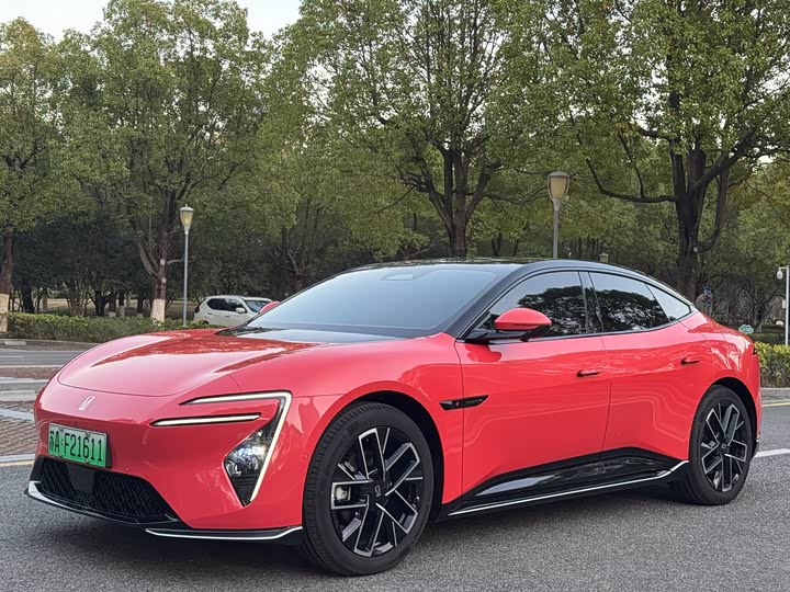 Фото 1 - Avatr 06