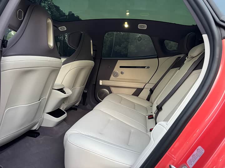 Фото 8 - Avatr 06