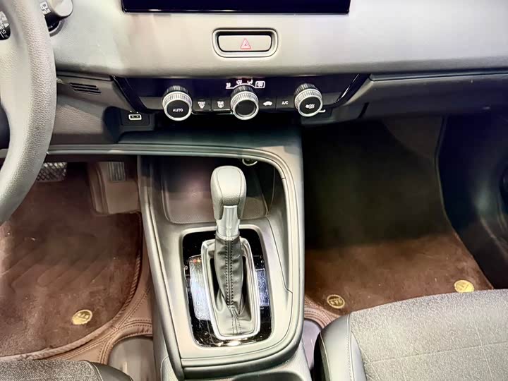 Фото 14 - Honda Vezel