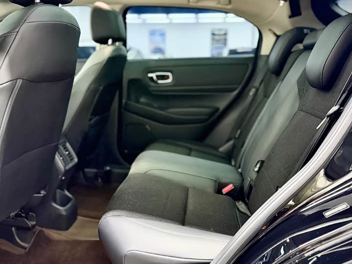 Фото 16 - Honda Vezel