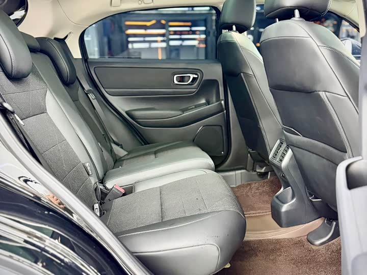 Фото 21 - Honda Vezel