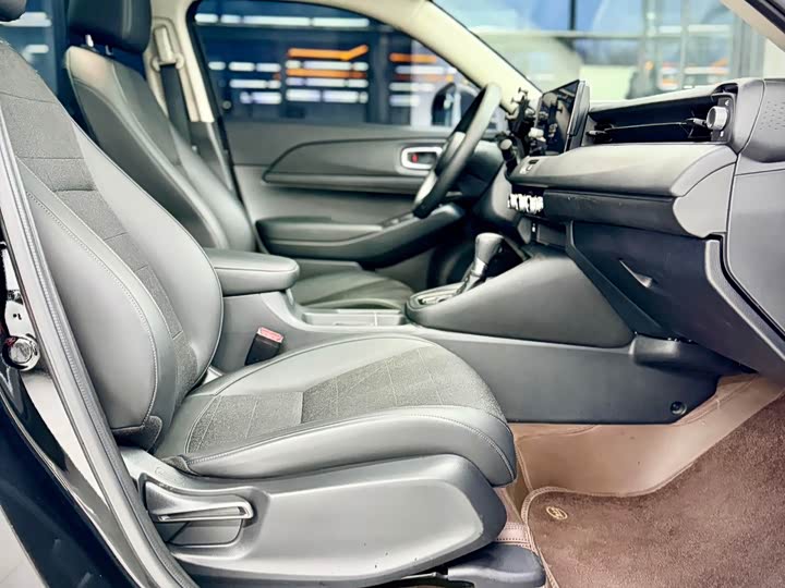 Фото 23 - Honda Vezel