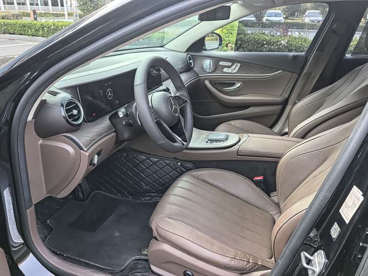 Фото 3 - Mercedes-Benz E-Class