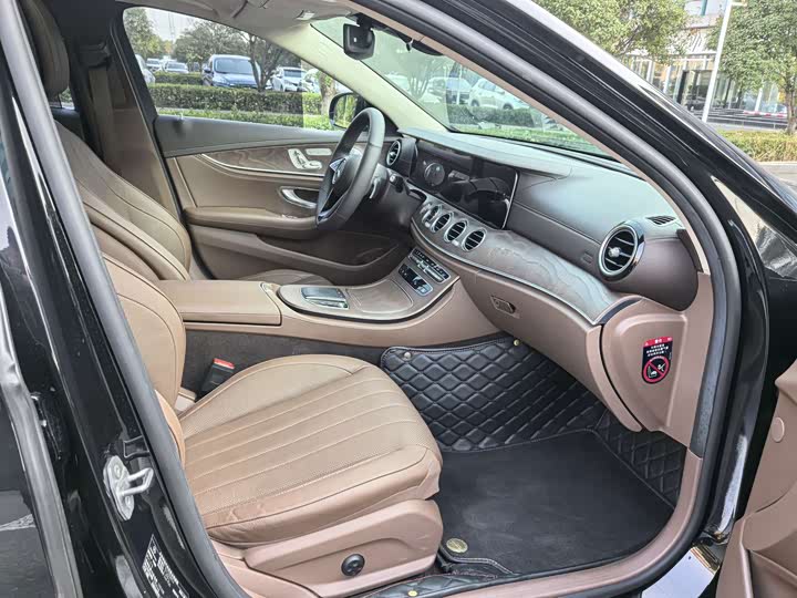 Фото 5 - Mercedes-Benz E-Class