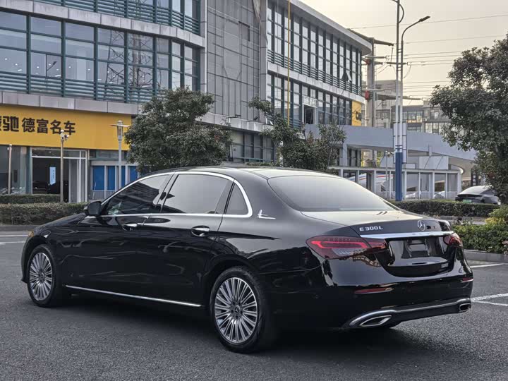 Фото 7 - Mercedes-Benz E-Class