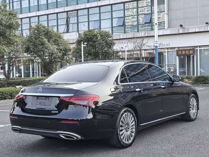 Фото 9 - Mercedes-Benz E-Class