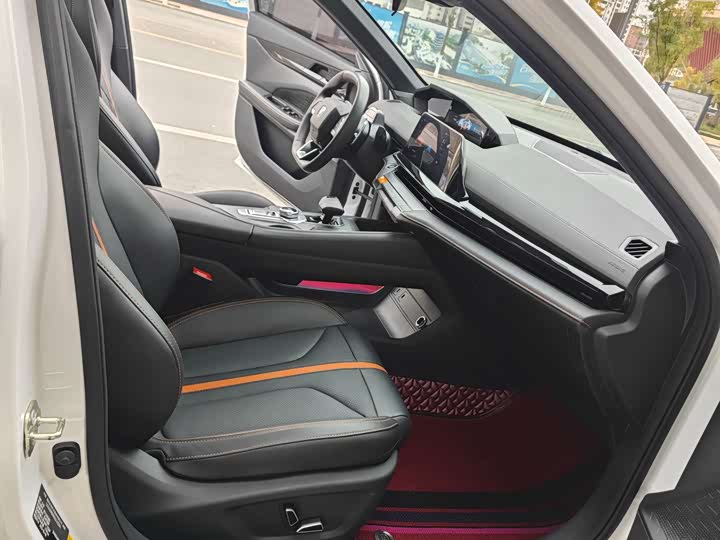 Фото 11 - Changan UNI-V