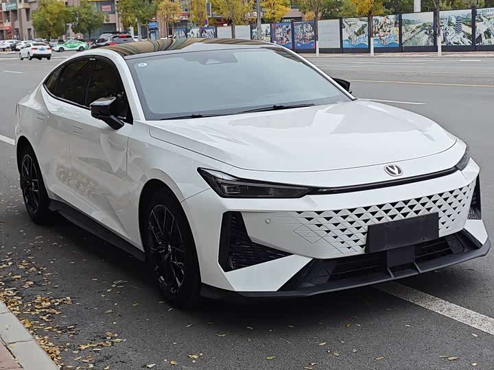 Фото 3 - Changan UNI-V