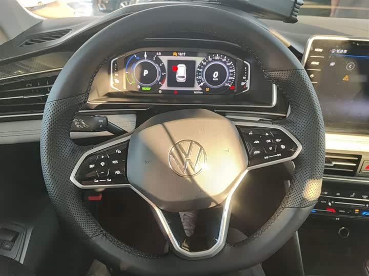 Фото 11 - Volkswagen Tiguan L Hybrid