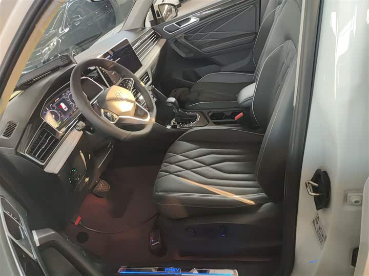 Фото 15 - Volkswagen Tiguan L Hybrid