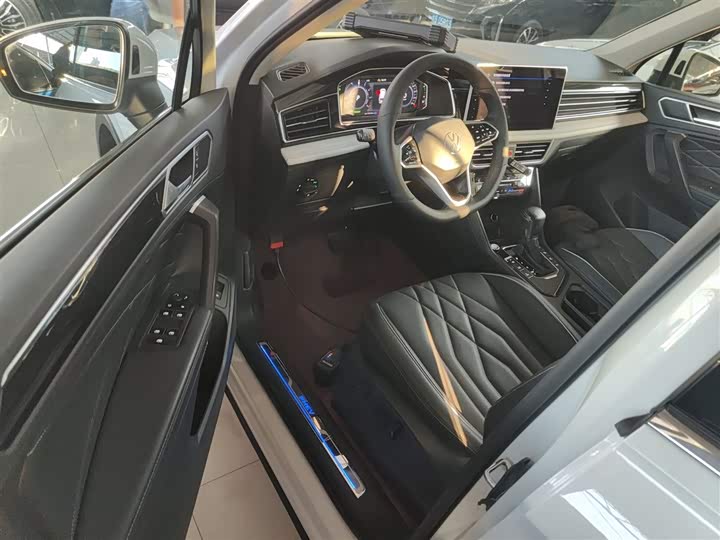 Фото 16 - Volkswagen Tiguan L Hybrid