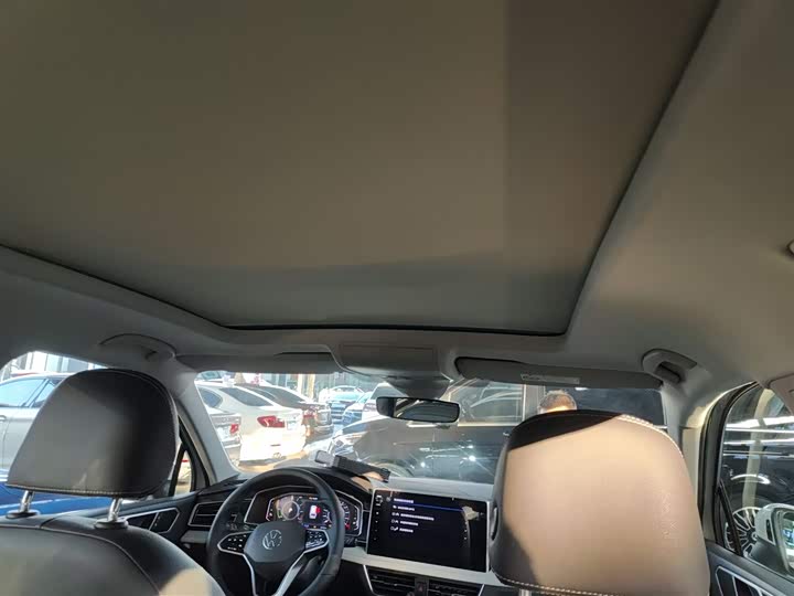 Фото 18 - Volkswagen Tiguan L Hybrid