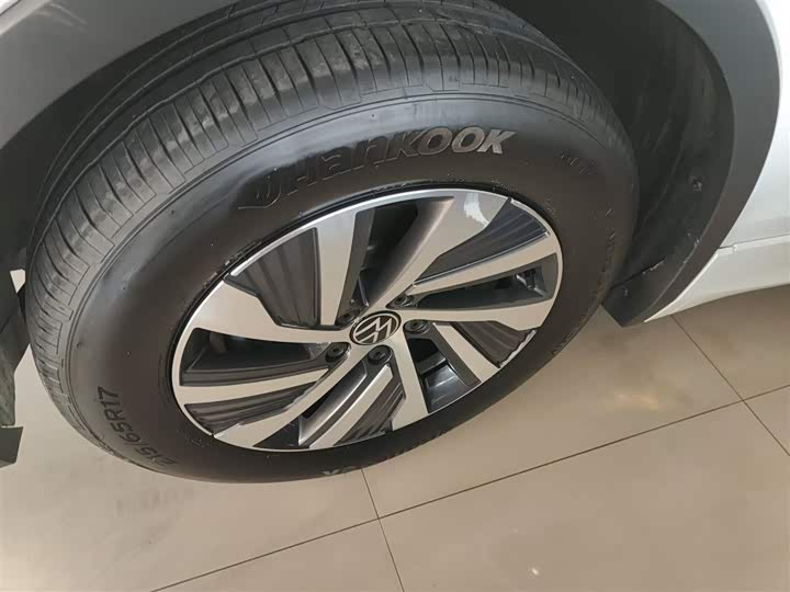 Фото 23 - Volkswagen Tiguan L Hybrid