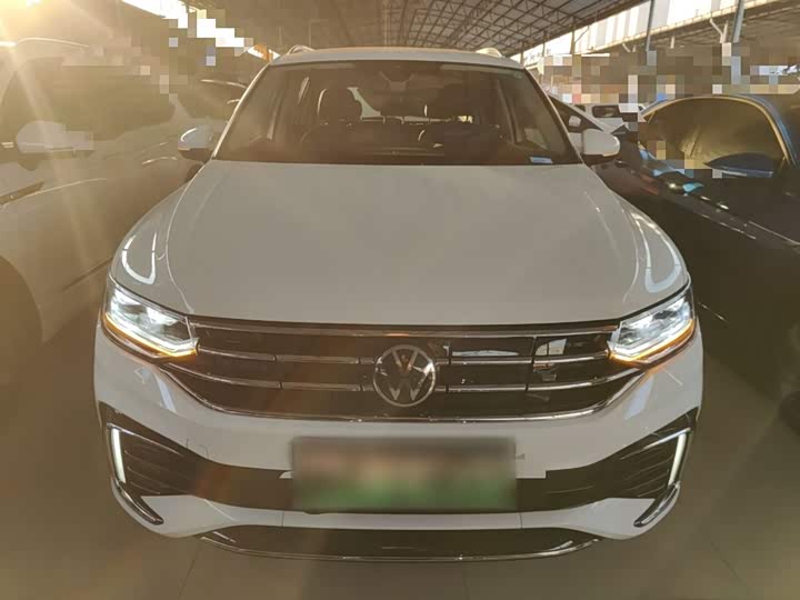 Фото 3 - Volkswagen Tiguan L Hybrid