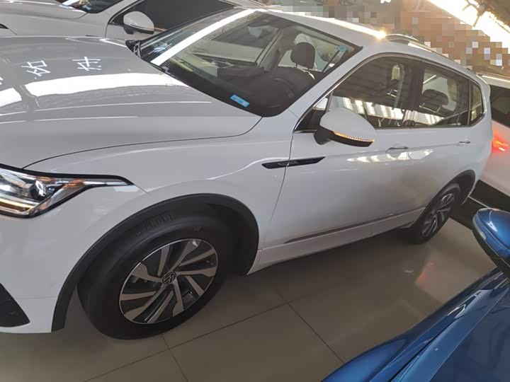 Фото 5 - Volkswagen Tiguan L Hybrid