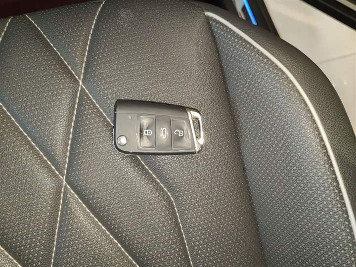 Фото 9 - Volkswagen Tiguan L Hybrid