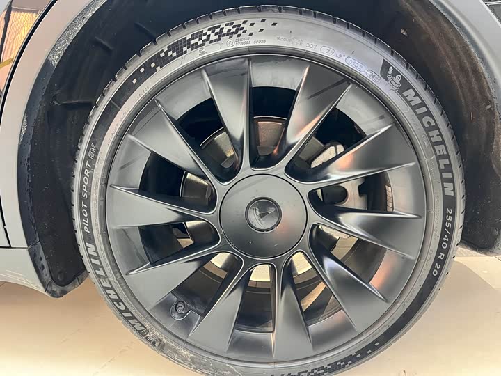 Фото 14 - Tesla Model Y