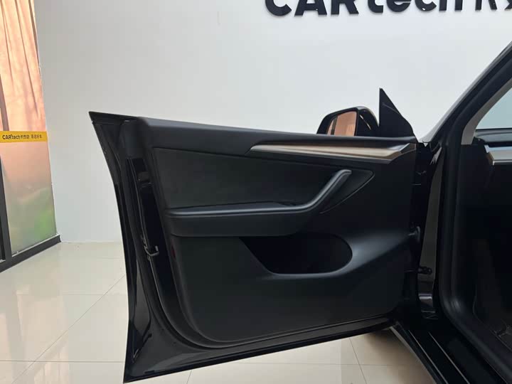 Фото 8 - Tesla Model Y