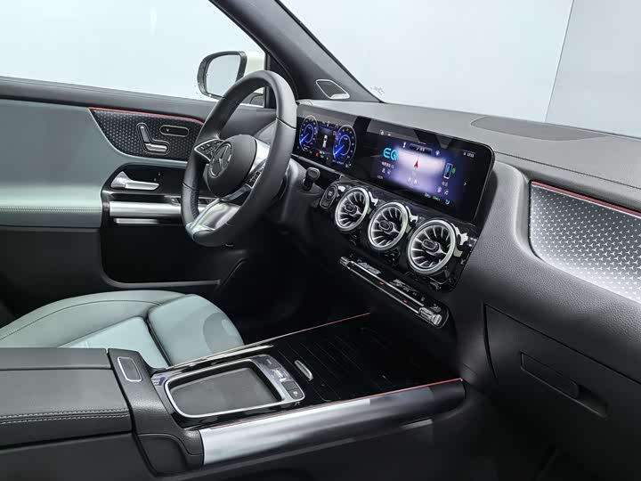 Фото 13 - Mercedes-Benz EQA