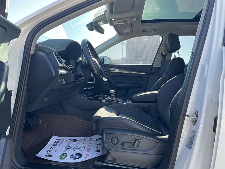 Фото 10 - Audi Q5L