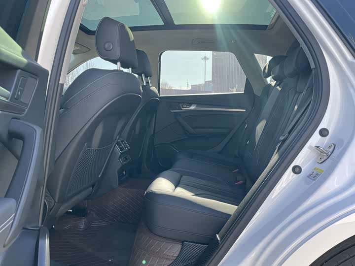 Фото 15 - Audi Q5L