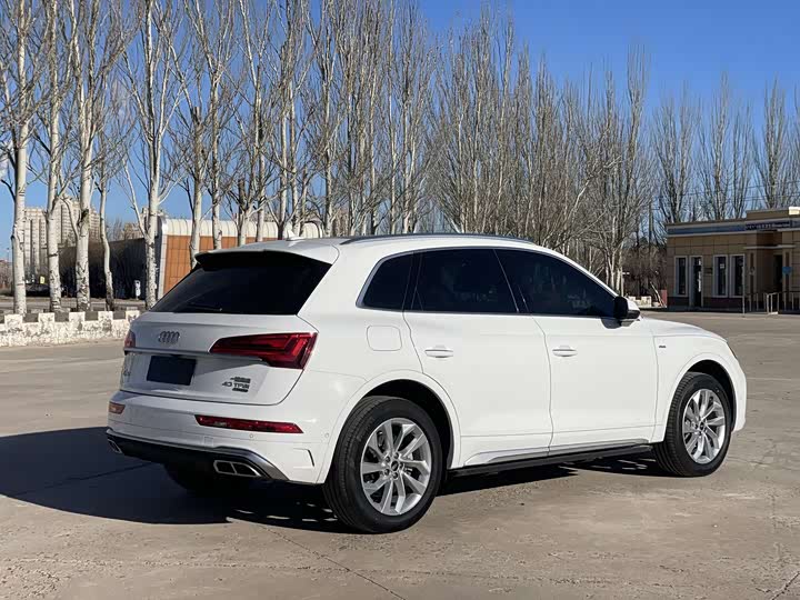 Фото 4 - Audi Q5L