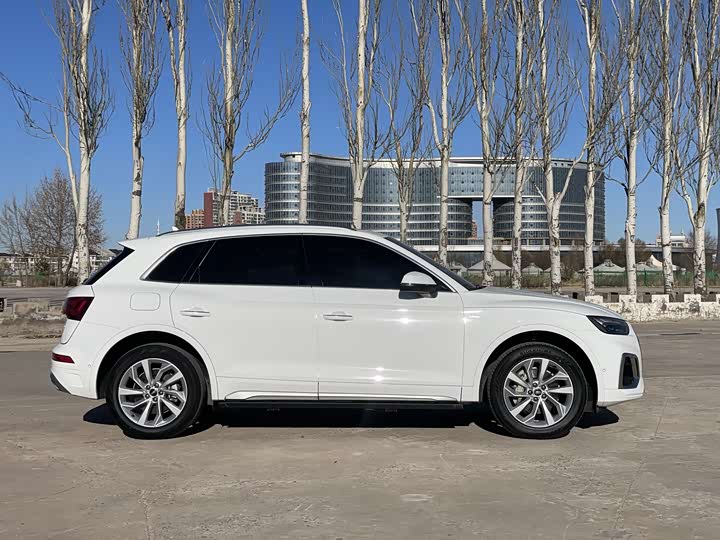 Фото 7 - Audi Q5L