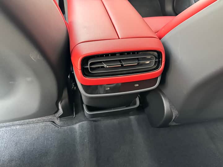 Фото 11 - Xiaomi SU7