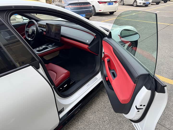 Фото 14 - Xiaomi SU7