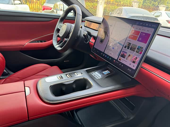 Фото 15 - Xiaomi SU7