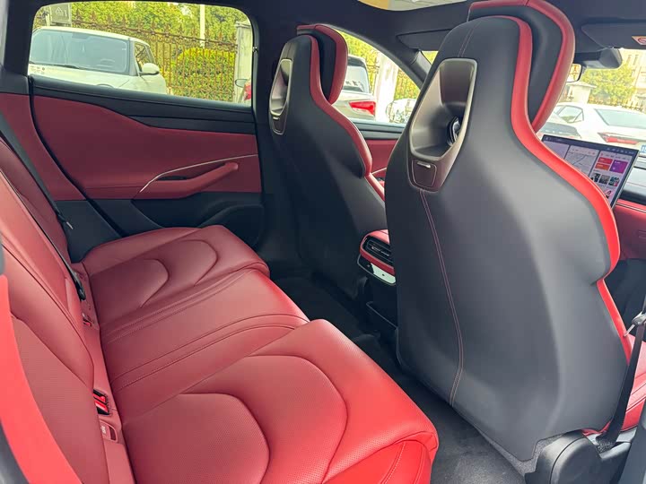 Фото 16 - Xiaomi SU7