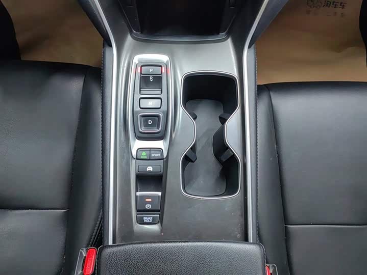 Фото 16 - Honda Accord