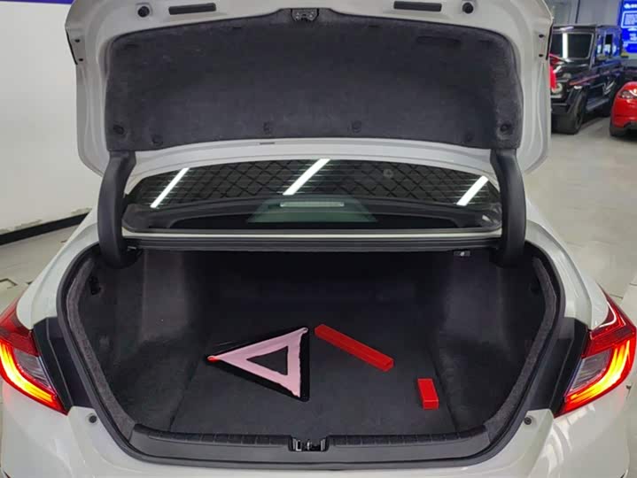 Фото 4 - Honda Accord