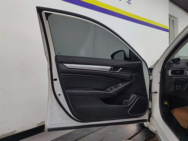 Фото 7 - Honda Accord